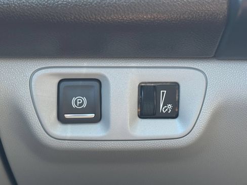 Used 2023 GMC Acadia SLT AWD/4WD image 15