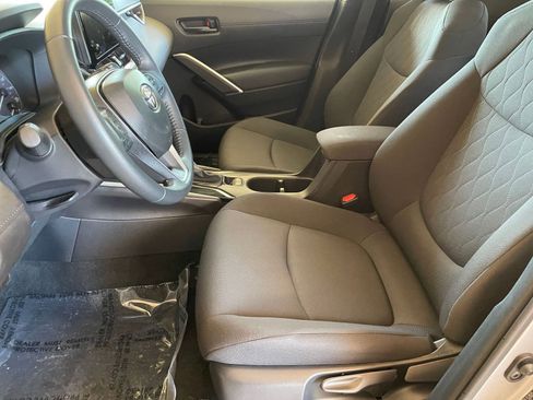 Used 2025 Toyota Corolla Cross LE image 24