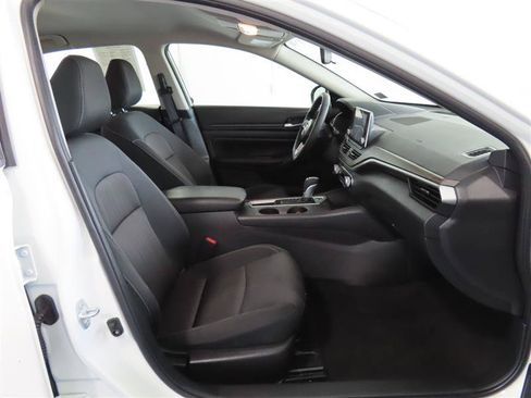 Used 2025 Nissan Altima 2.5 SV FWD image 34