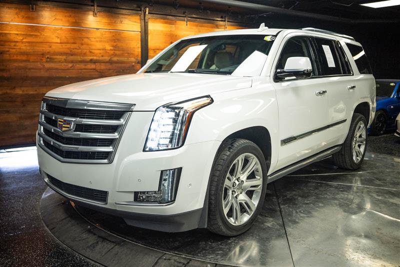 Used 2018 Cadillac Escalade Premium Luxury AWD/4WD image 2