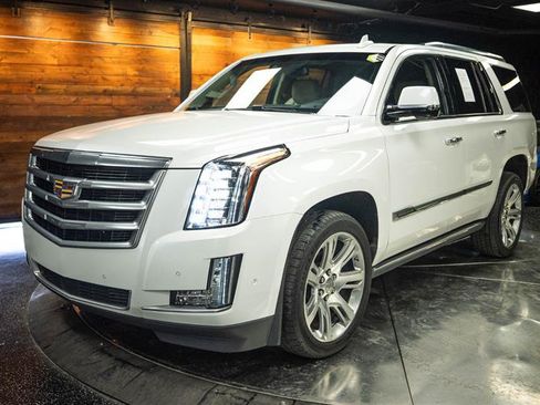 Used 2018 Cadillac Escalade Premium Luxury AWD/4WD image 2
