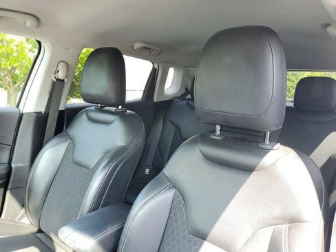 Used 2018 Jeep Compass Latitude FWD image 7