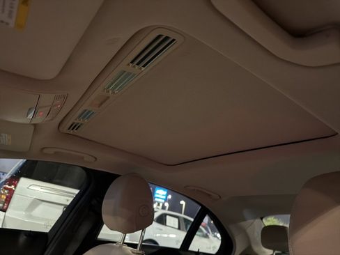 Used 2019 Mercedes-Benz C 300 4MATIC Sedan image 10