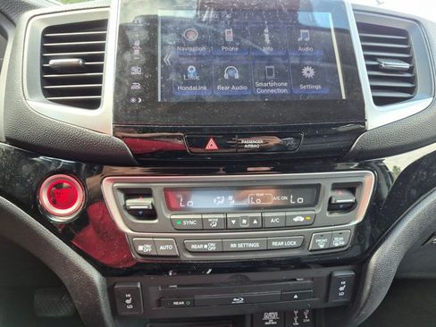 Used 2018 Honda Pilot Touring image 16