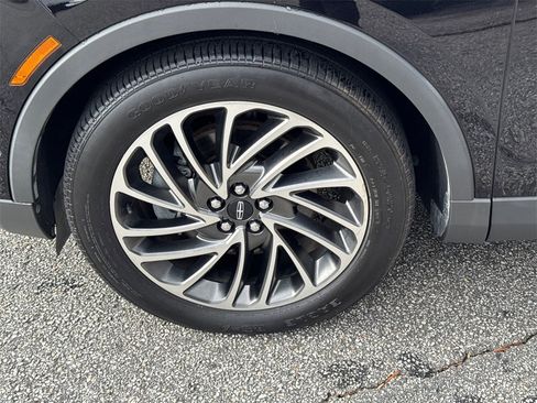 Used 2019 Lincoln Nautilus Reserve image 11