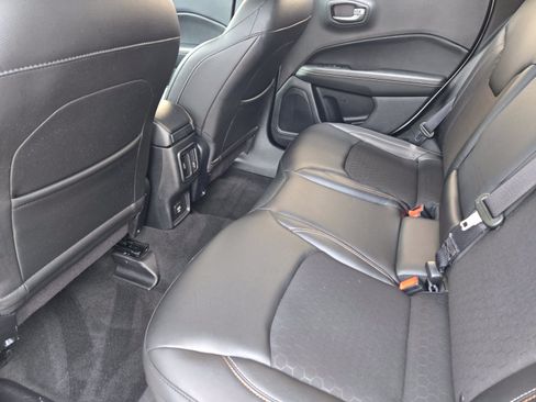 Used 2018 Jeep Compass Latitude AWD/4WD image 30