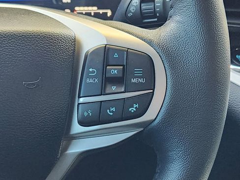 Used 2024 Ford Explorer XLT image 27