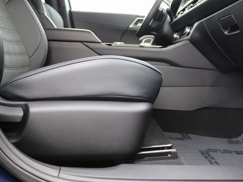 Used 2025 Mitsubishi Outlander SE image 41