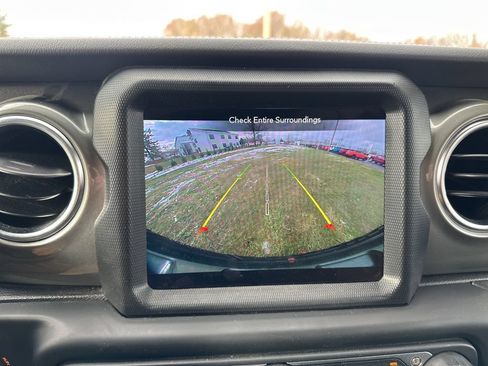 Used 2021 Jeep Wrangler Unlimited Sahara w/ Uconnect 4C Nav & Sound Group AWD/4WD image 22