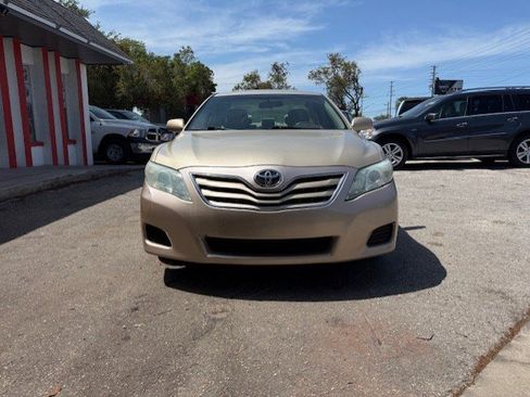 Used 2010 Toyota Camry LE FWD image 3