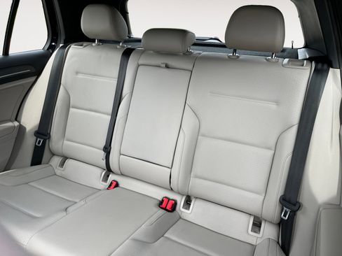 Used 2019 Volkswagen e-Golf SEL Premium image 13