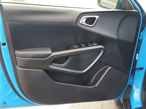 Used 2023 Kia Soul EX image 9