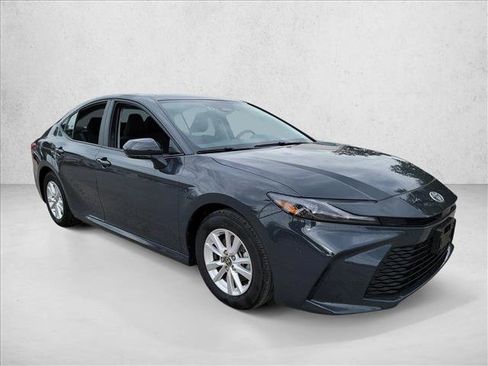 Used 2025 Toyota Camry LE image 3