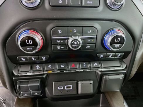 Used 2020 GMC Sierra 1500 SLT w/ SLT Premium Package AWD/4WD image 23