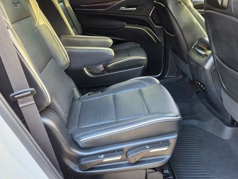 Used 2023 Cadillac Escalade Premium Luxury AWD/4WD image 18
