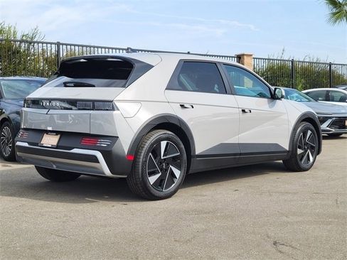 New 2026 Hyundai Ioniq 5 SE image 2