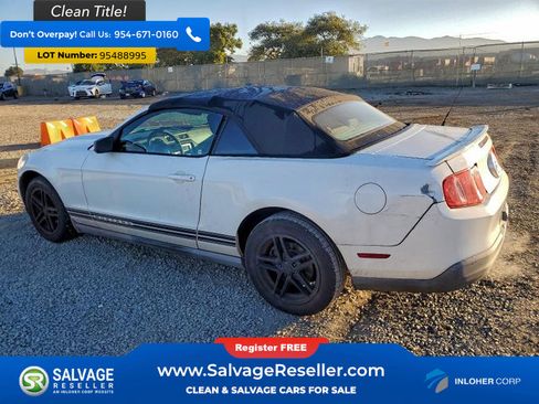 Used 2010 Ford Mustang Convertible image 3