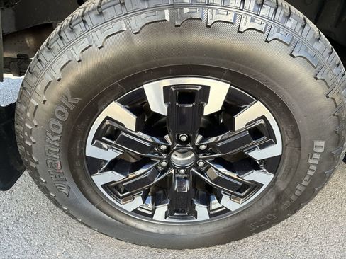 Used 2023 Nissan Frontier PRO-4X w/ Pro Convenience Package image 5