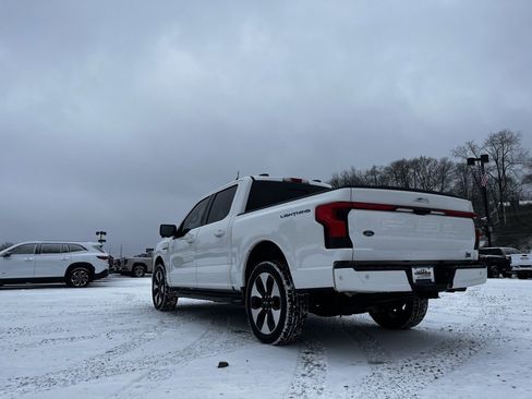 Used 2023 Ford F150 Lightning Platinum image 6