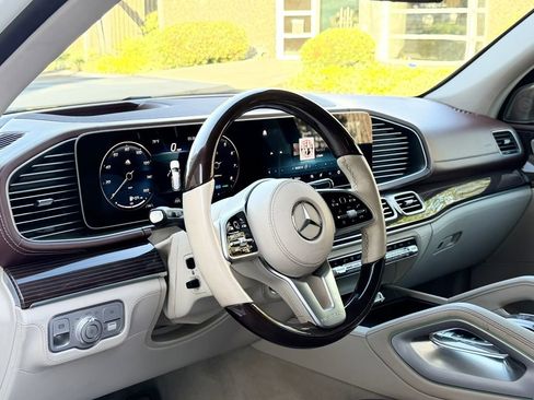 Used 2021 Mercedes-Benz Maybach GLS 600 4MATIC image 13