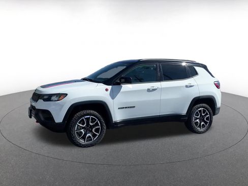 Used 2025 Jeep Compass Trailhawk image 8