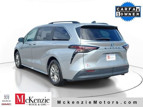 Used 2025 Toyota Sienna XLE FWD image 3