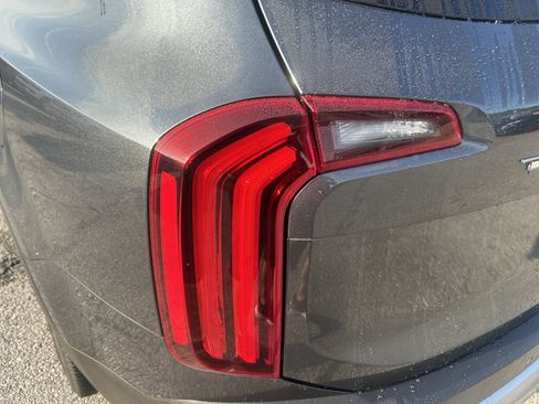 Used 2020 Kia Telluride SX w/ Towing Package FWD image 45