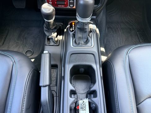 Used 2024 Jeep Wrangler Unlimited Rubicon 4xe AWD/4WD image 13