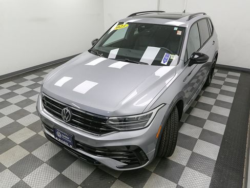 Certified 2023 Volkswagen Tiguan SE R-Line FWD image 7