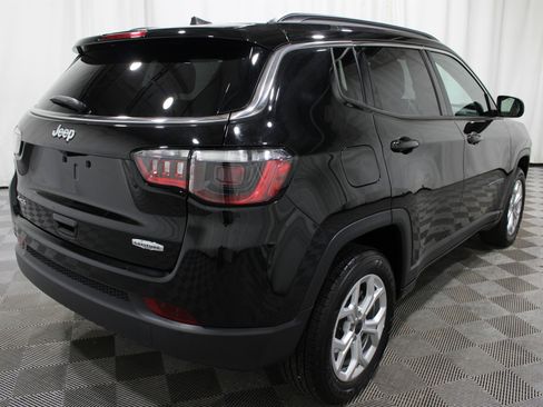 Used 2025 Jeep Compass Latitude AWD/4WD image 27
