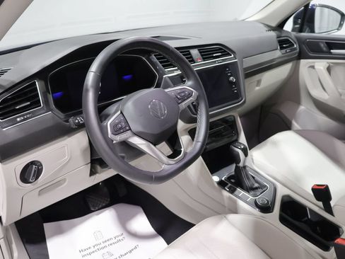 Used 2022 Volkswagen Tiguan SE w/ Panoramic Sunroof Package AWD/4WD image 15