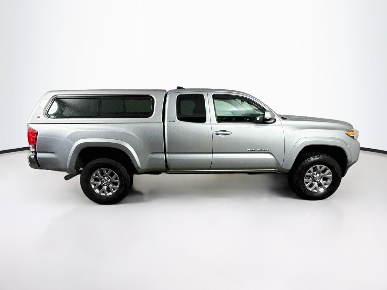 Certified 2017 Toyota Tacoma SR5 w/ Tow Package AWD/4WD image 8