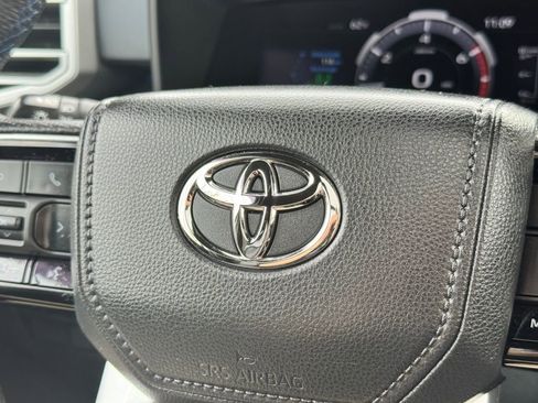 Used 2023 Toyota Tundra Platinum AWD/4WD image 30