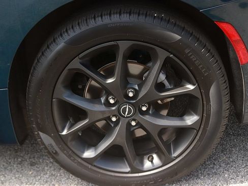 Used 2025 Chrysler Pacifica Limited FWD image 9