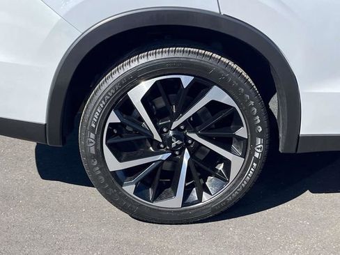 Used 2024 Mitsubishi Outlander SE Black Edition image 9