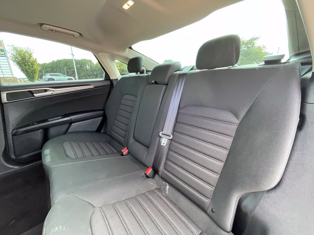 Used 2019 Ford Fusion SE FWD image 25