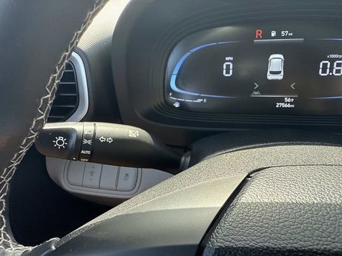 Certified 2023 Hyundai Venue SEL image 31