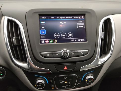 Used 2020 Chevrolet Equinox LT image 25