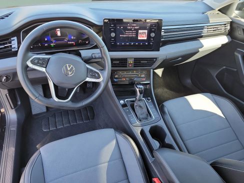 Used 2025 Volkswagen Jetta SE image 21