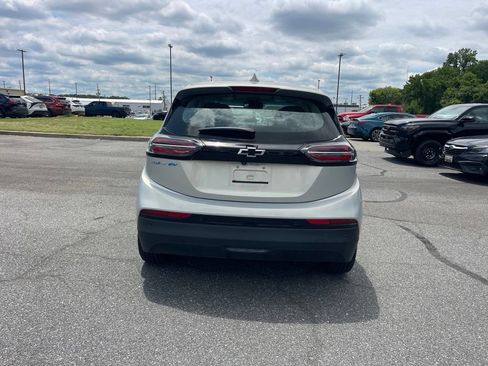 Used 2023 Chevrolet Bolt LT w/ Infotainment Package FWD image 4