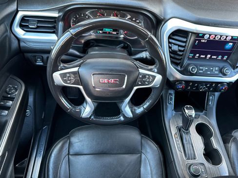 Used 2018 GMC Acadia SLT image 16