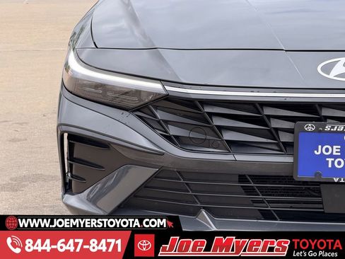 Used 2025 Hyundai Elantra SEL image 5