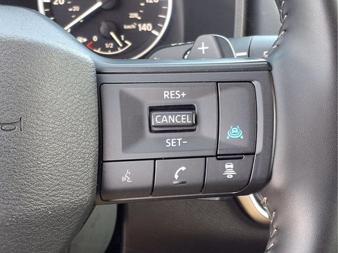 Used 2025 Nissan Rogue SV FWD image 17