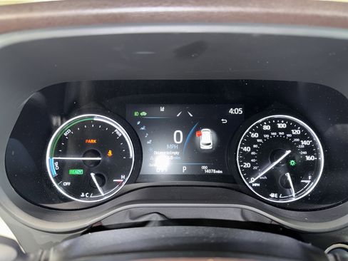 Used 2024 Toyota Sienna Platinum image 23