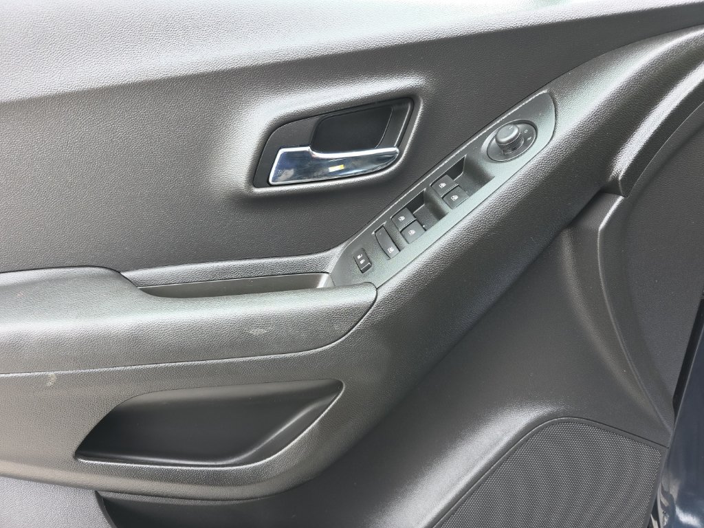Used 2018 Chevrolet Trax LT AWD/4WD image 15