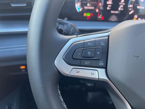 New 2026 Volkswagen Tiguan SE image 29