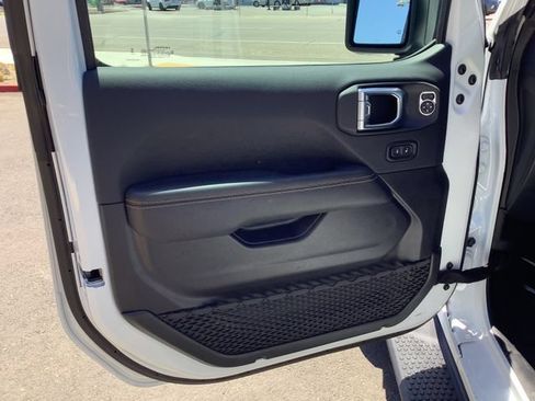 Used 2025 Jeep Wrangler Unlimited Sahara AWD/4WD image 9