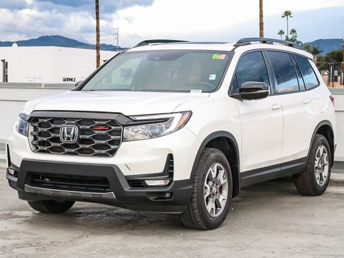 Used 2023 Honda Passport TrailSport image 4