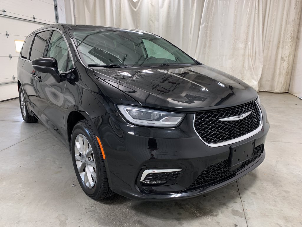 Used 2023 Chrysler Pacifica Touring-L w/ Uconnect Theater Family Group AWD/4WD image 14