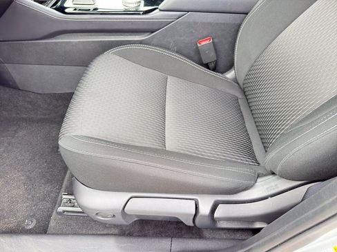 Used 2025 Mitsubishi Outlander ES image 12